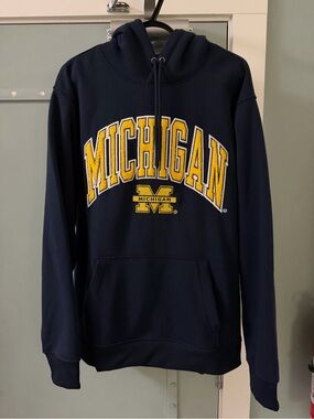 University of MICHIGAN men’s XL Navy Hoodie stitched high quality like new